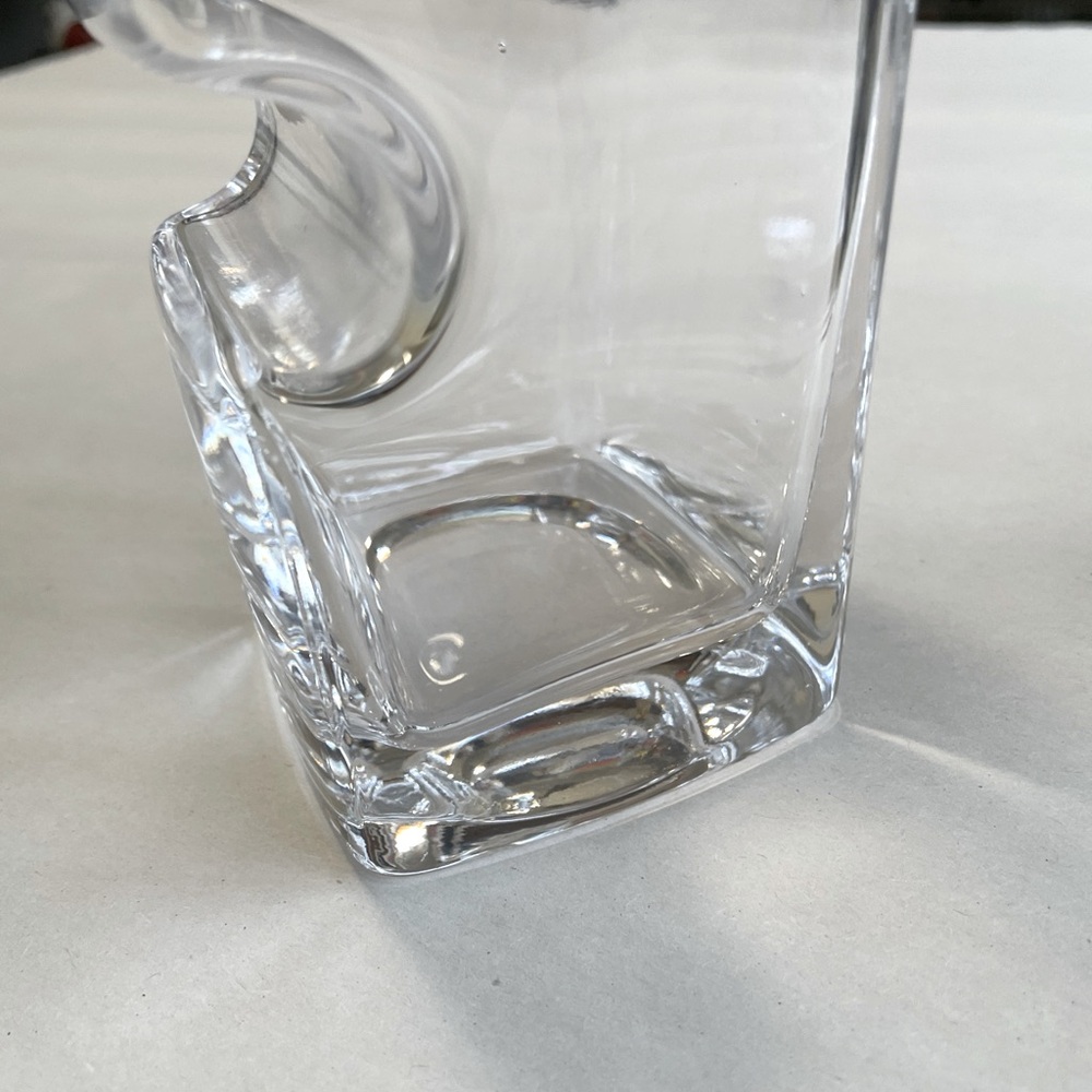WHISKEY GLASS WITH CIGAR REST NO CHIPS CRACKS OR FLAWS